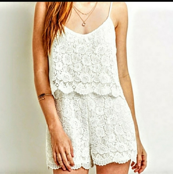 Miami Lace Romper Size M Two Tier Scallop NWOT - Picture 7 of 9